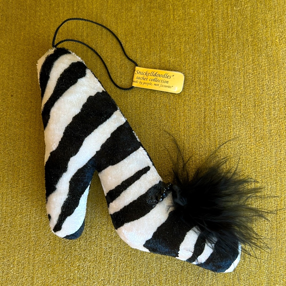 Zebra Print Shoe Hanging Decor - Picture 8 of 10